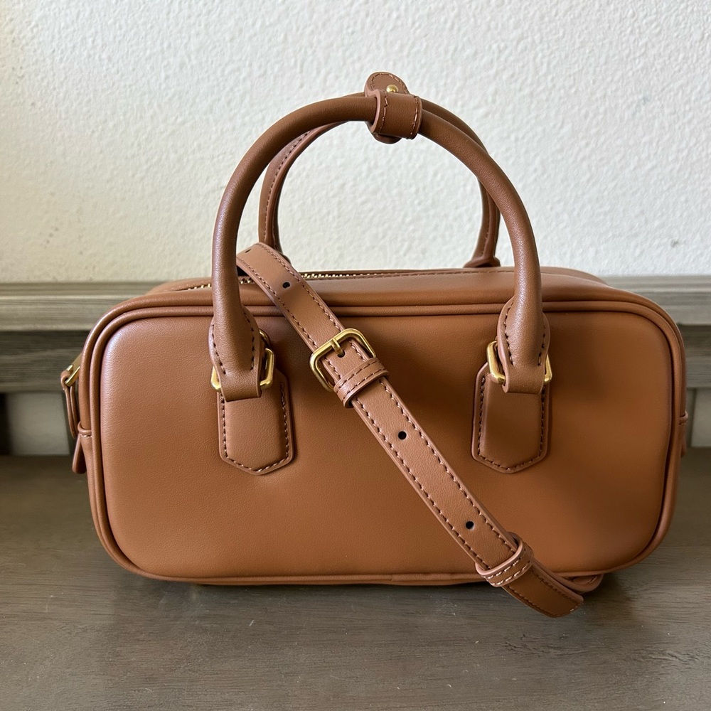 Elegant Tan Leather Handbag